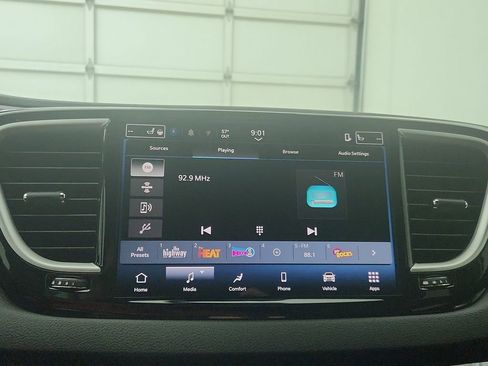 New 2026 Chrysler Voyager LX image 23