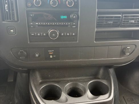 Used 2008 GMC Savana 3500 Extended Passenger w/ LT Preferred Equipment Group RWD image 16