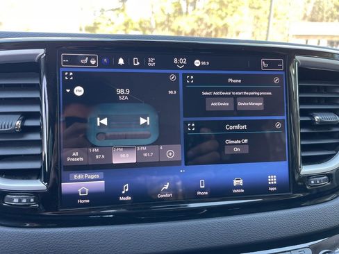 Used 2024 Chrysler Pacifica Touring-L image 14