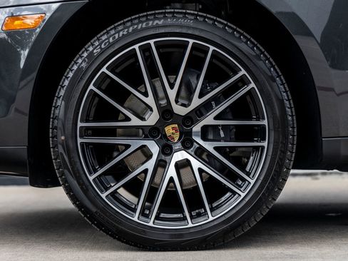 Certified 2026 Porsche Macan AWD/4WD image 13