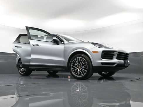Certified 2021 Porsche Cayenne S image 39