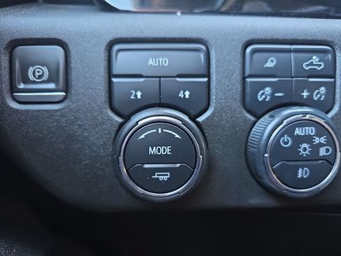 Used 2023 Chevrolet Silverado 1500 LTZ w/ LTZ Convenience Package II AWD/4WD image 18