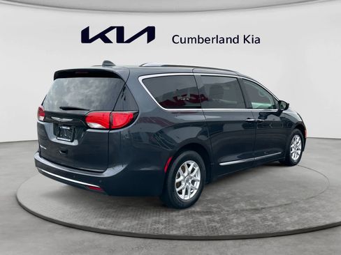 Used 2020 Chrysler Pacifica Touring-L FWD image 5