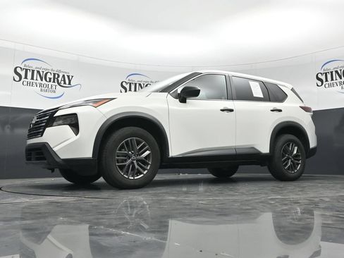 Used 2024 Nissan Rogue S FWD image 31