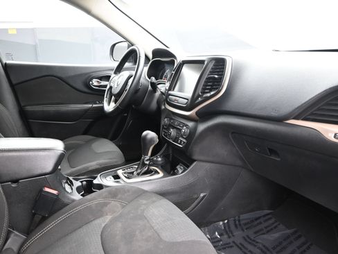 Used 2016 Jeep Cherokee Latitude AWD/4WD image 26