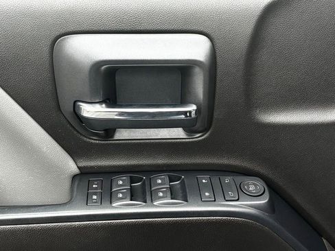 Used 2018 Chevrolet Silverado 1500 Custom w/ Custom Value Package AWD/4WD image 19