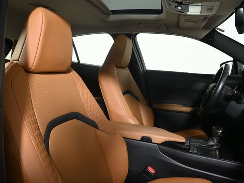Used 2019 Lexus UX 200 w/ Premium Package FWD image 33
