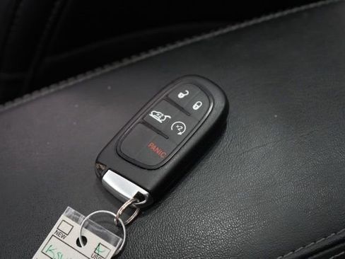 Used 2022 Jeep Cherokee Limited image 38