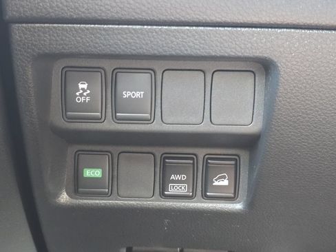 Used 2016 Nissan Rogue S AWD/4WD image 5