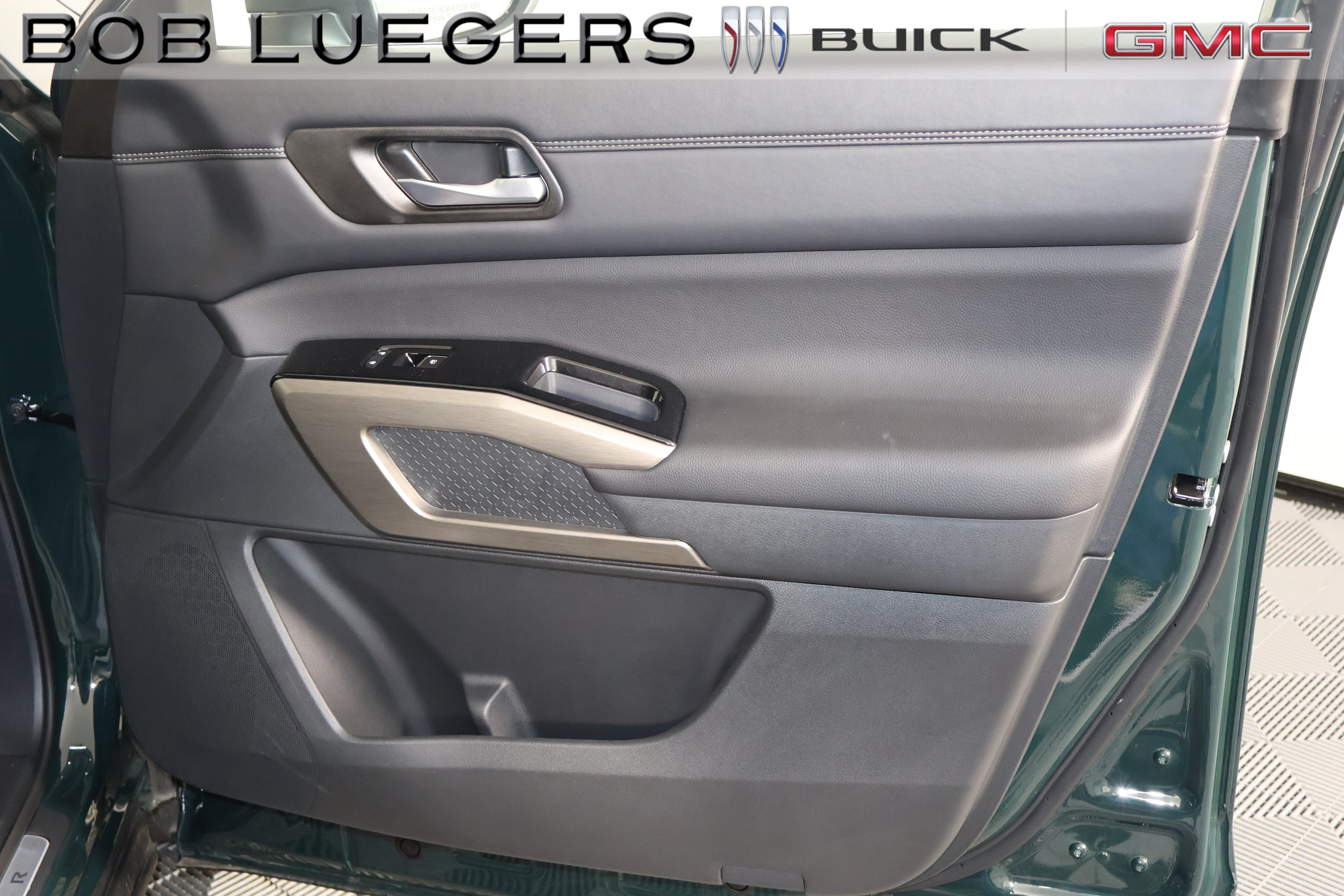 Used 2025 Nissan Pathfinder Platinum FWD image 19