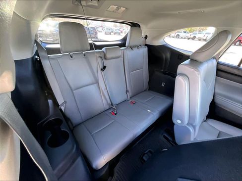 Used 2023 Toyota Highlander XLE image 13