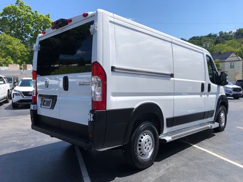 Used 2025 RAM ProMaster 2500 w/ U-Haul Equipment Group FWD image 6
