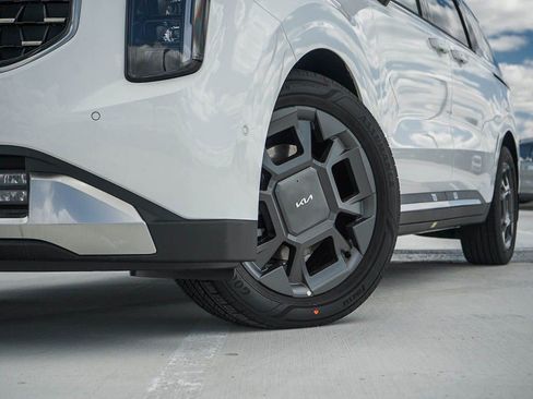 New 2026 Kia Carnival SX FWD image 6