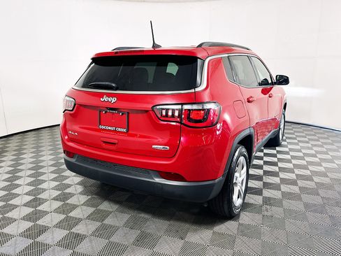 Used 2023 Jeep Compass Latitude AWD/4WD image 3