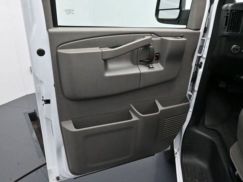 Used 2025 Chevrolet Express 3500 LT w/ LT Preferred Equipment Group image 9