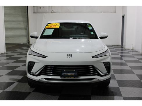 Used 2024 Buick Envista Preferred w/ Advanced Safety Package image 2