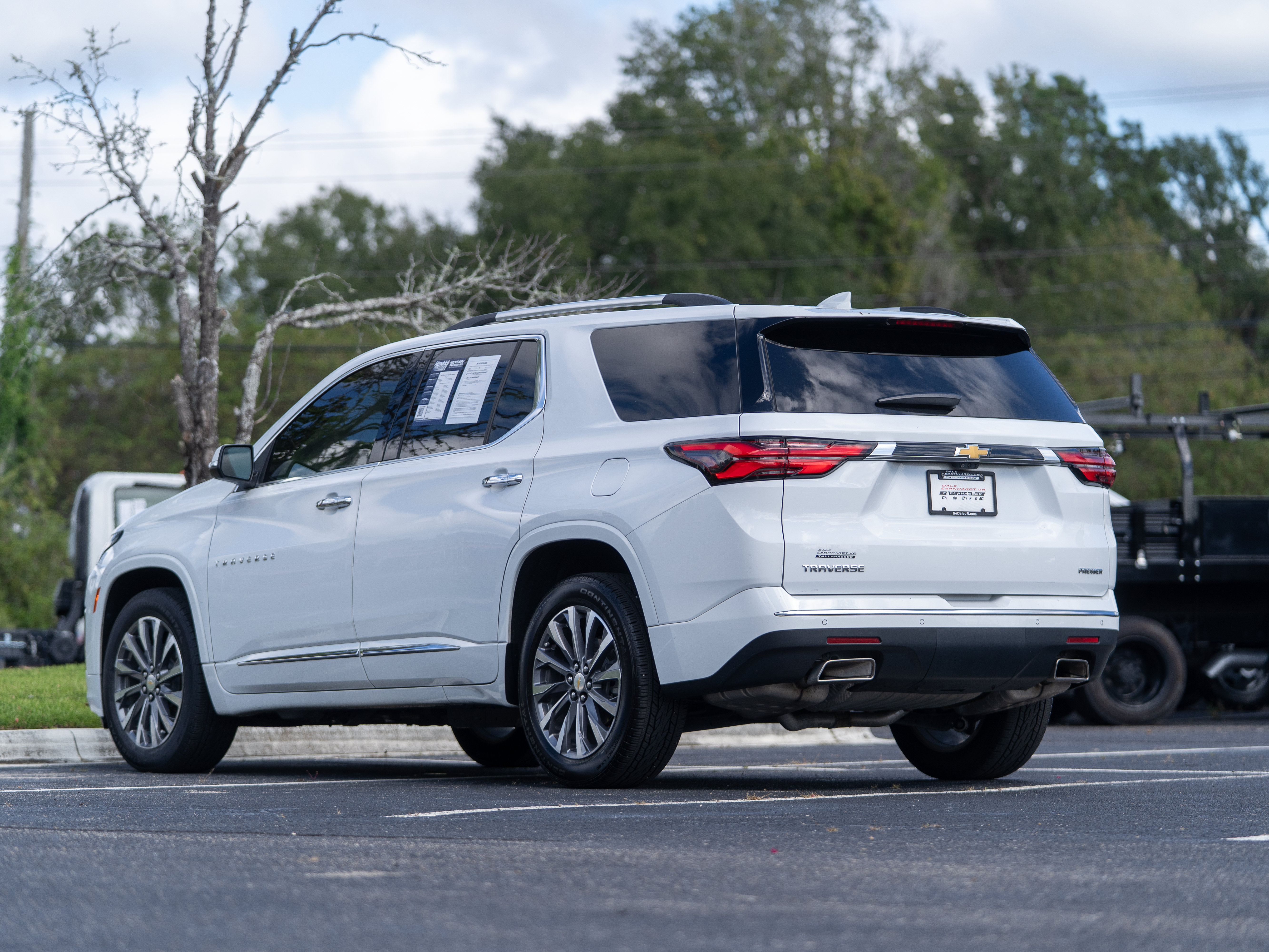 Used 2022 Chevrolet Traverse Premier w/ LPO, Floor Liner Package FWD image 3