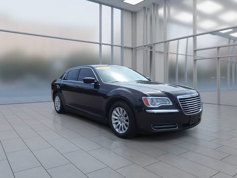 Used 2014 Chrysler 300 RWD image 2