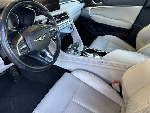 Used 2024 Genesis G70 2.5T RWD image 9