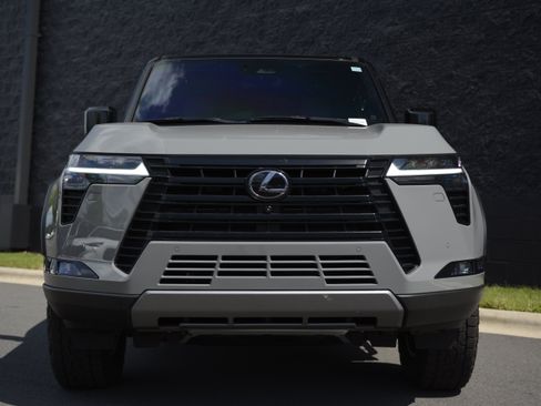 Used 2025 Lexus GX 550 AWD/4WD image 10