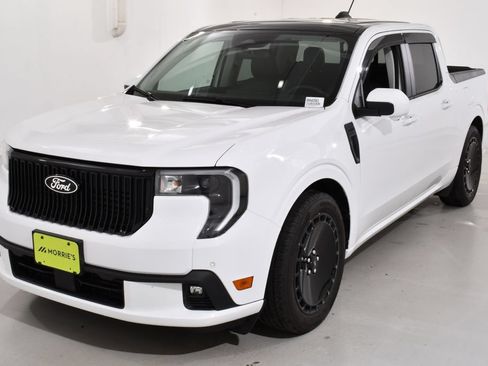 Used 2025 Ford Maverick Lobo AWD/4WD image 2
