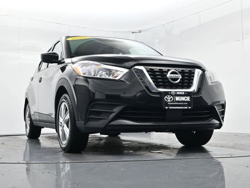 Used 2020 Nissan Kicks S image 40