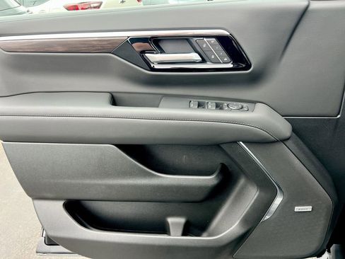 New 2026 Chevrolet Suburban LT AWD/4WD image 19