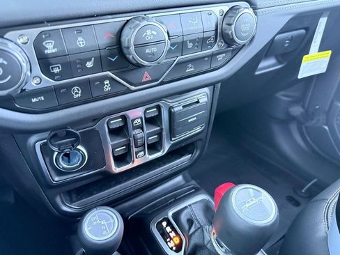 New 2026 Jeep Gladiator Sahara image 16