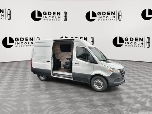 Used 2023 Mercedes-Benz Sprinter 1500 image 2
