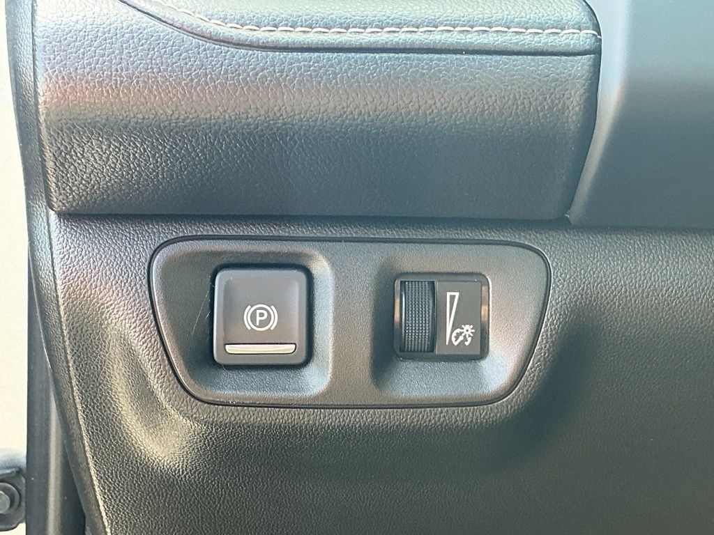 Used 2021 GMC Acadia SLE FWD image 16