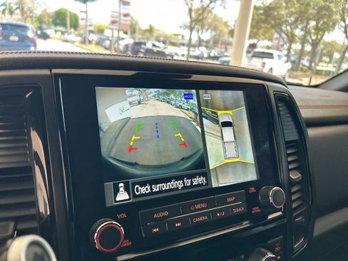 Used 2021 Nissan Titan PRO-4X w/ Pro-4x Convenience Package image 9