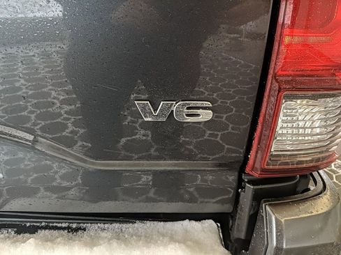 Used 2023 Toyota Tacoma SR5 w/ Technology Package image 8