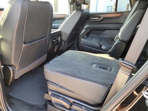 Used 2025 GMC Yukon Denali image 3