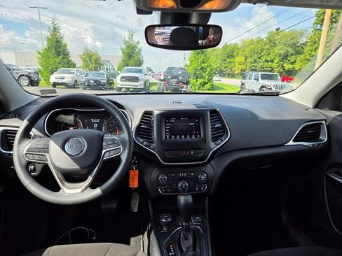 Used 2020 Jeep Cherokee Latitude w/ Advanced Safety Group AWD/4WD image 6
