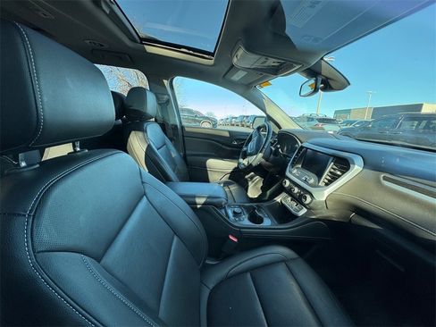Used 2023 GMC Acadia SLT w/ Technology Package image 3