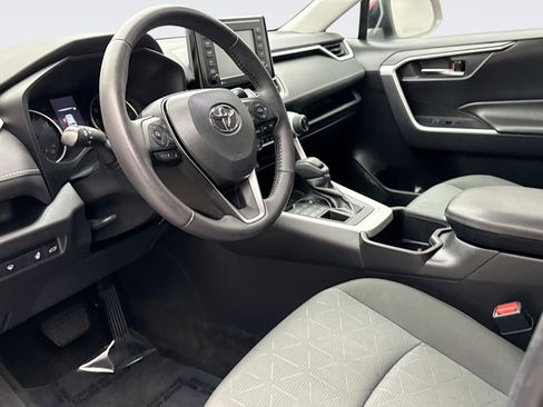 Used 2022 Toyota RAV4 XLE image 10