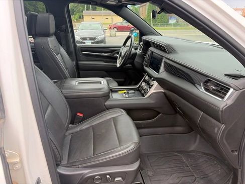Used 2021 GMC Yukon XL Denali w/ Denali Premium Package AWD/4WD image 28