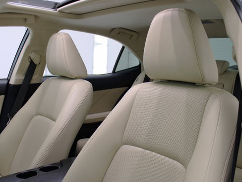 Used 2014 Lexus IS 350 image 34