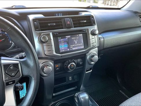Used 2018 Toyota 4Runner SR5 AWD/4WD image 15
