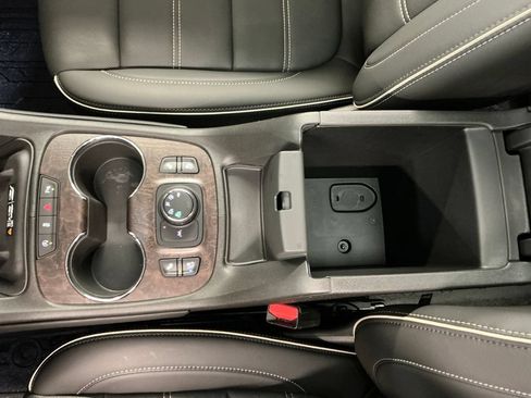 Used 2023 GMC Acadia Denali w/ Denali Ultimate Package AWD/4WD image 26