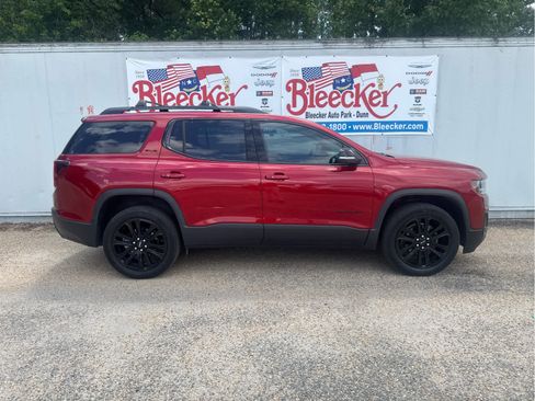 Used 2023 GMC Acadia SLE w/ Driver Convenience Package FWD image 3
