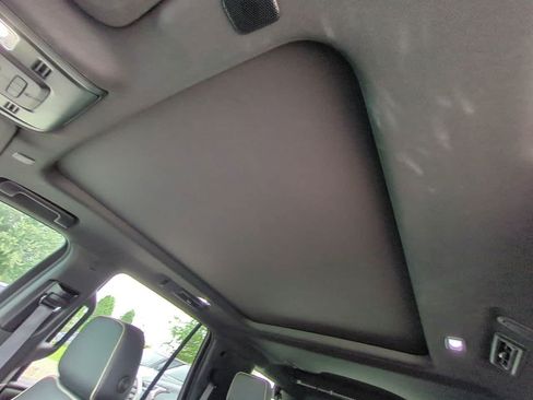 Used 2021 GMC Yukon SLT w/ SLT Premium Package AWD/4WD image 40