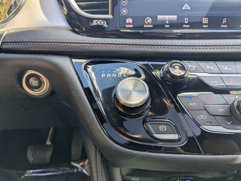 Used 2025 Chrysler Pacifica Pinnacle w/ Trailer Tow Group image 28