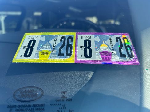 Used 2017 Land Rover Discovery HSE image 24