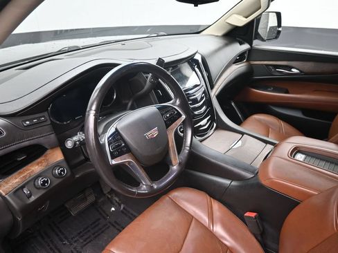 Used 2018 Cadillac Escalade Premium Luxury AWD/4WD image 19