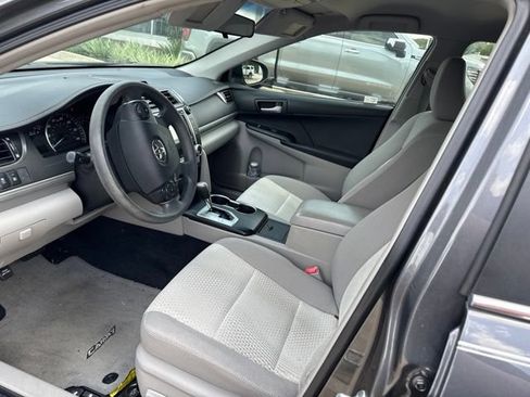 Used 2012 Toyota Camry LE FWD image 28
