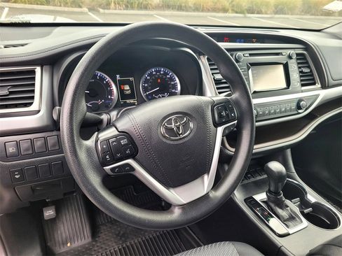 Used 2019 Toyota Highlander LE image 8