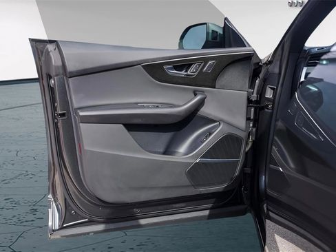 Used 2021 Audi Q8 Premium Plus image 27
