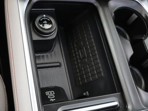 Used 2025 Ford Expedition Active AWD/4WD image 28