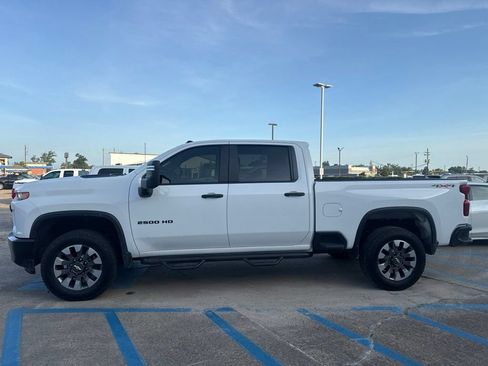 Used 2022 Chevrolet Silverado 2500 Custom w/ Custom Convenience Package AWD/4WD image 4